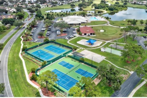 House in Orlando, Florida 2 bedrooms, 107.77 sq.m. № 2216080 - photo 7
