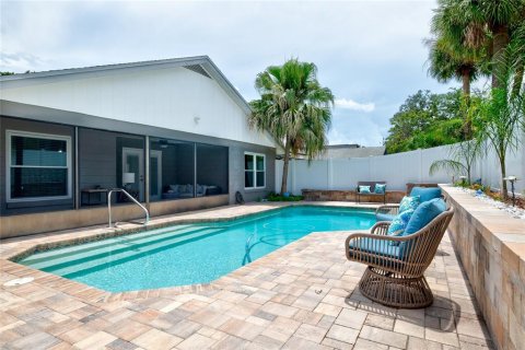 House in Orlando, Florida 2 bedrooms, 107.77 sq.m. № 2216080 - photo 5