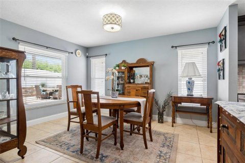 House in Orlando, Florida 2 bedrooms, 107.77 sq.m. № 2216080 - photo 11