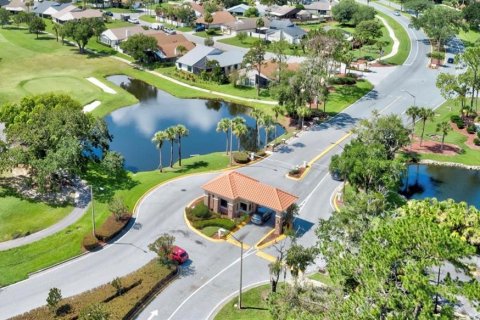 House in Orlando, Florida 2 bedrooms, 107.77 sq.m. № 2216080 - photo 8