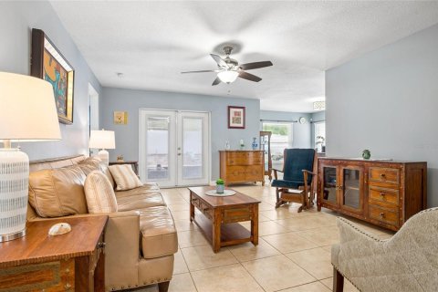 House in Orlando, Florida 2 bedrooms, 107.77 sq.m. № 2216080 - photo 13