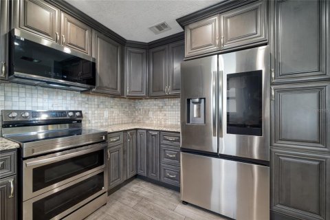 House in Orlando, Florida 2 bedrooms, 107.77 sq.m. № 2216080 - photo 15