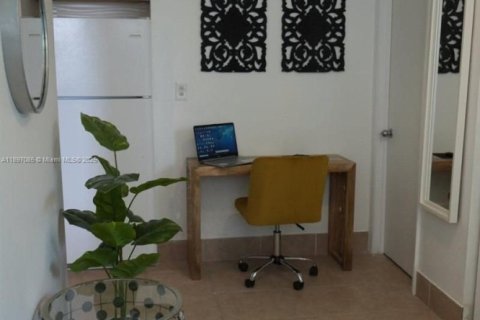 Propiedad comercial en alquiler en Miami, Florida, 34.84 m2 № 1949932 - foto 6