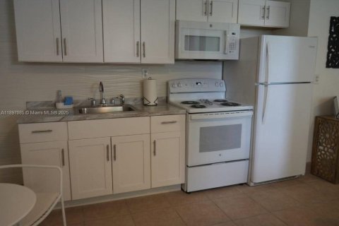 Propiedad comercial en alquiler en Miami, Florida, 34.84 m2 № 1949932 - foto 3