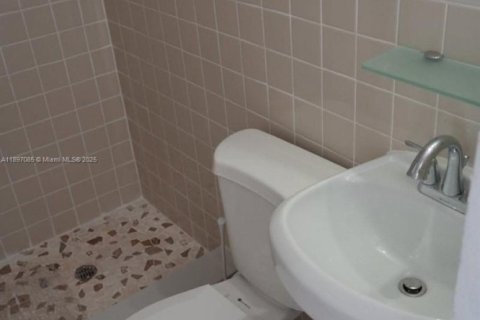 Propiedad comercial en alquiler en Miami, Florida, 34.84 m2 № 1949932 - foto 5