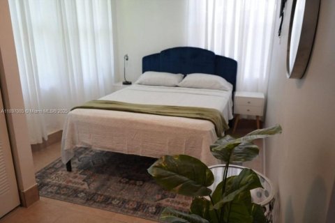Propiedad comercial en alquiler en Miami, Florida, 34.84 m2 № 1949932 - foto 4
