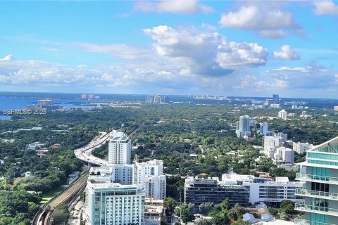 Кондоминиум с 2 спальнями в Майами, Флорида № 2036059