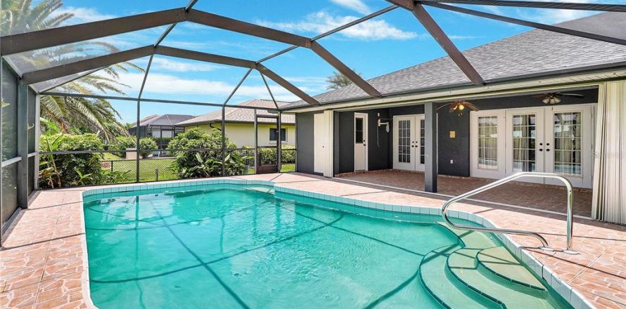 House in Punta Gorda, Florida 3 bedrooms, 215.25 sq.m. № 1826979