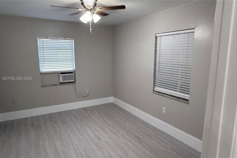 Immobilier commercial à vendre à Pompano Beach, Floride: 298.03 m2 № 2079794 - photo 22