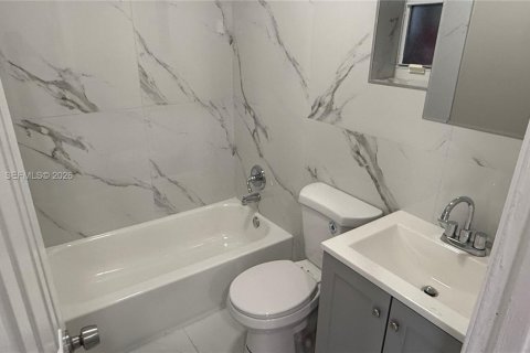 Immobilier commercial à vendre à Pompano Beach, Floride: 298.03 m2 № 2079794 - photo 28