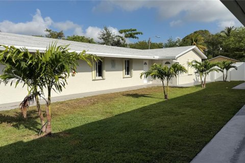 Immobilier commercial à vendre à Pompano Beach, Floride: 298.03 m2 № 2079794 - photo 11