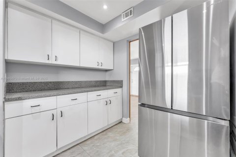 Купить таунхаус в Майами, Флорида 3 спальни, 126.81м2, № 1952264 - фото 14