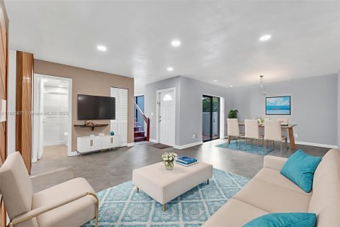 Купить таунхаус в Майами, Флорида 3 спальни, 126.81м2, № 1952264 - фото 12