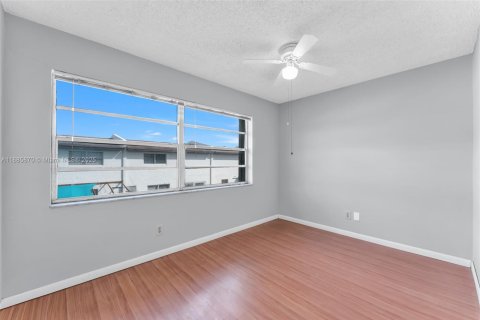 Купить таунхаус в Майами, Флорида 3 спальни, 126.81м2, № 1952264 - фото 27