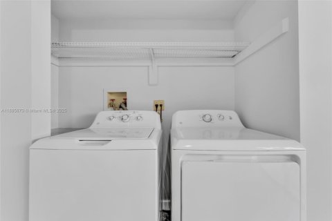 Купить таунхаус в Майами, Флорида 3 спальни, 126.81м2, № 1952264 - фото 20