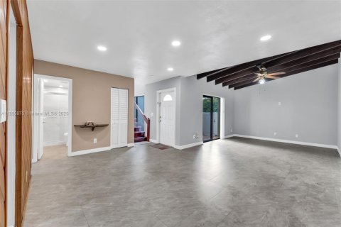 Купить таунхаус в Майами, Флорида 3 спальни, 126.81м2, № 1952264 - фото 13