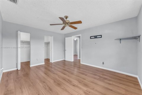 Купить таунхаус в Майами, Флорида 3 спальни, 126.81м2, № 1952264 - фото 25