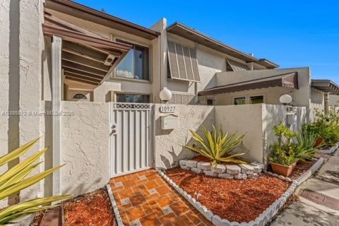 Купить таунхаус в Майами, Флорида 3 спальни, 126.81м2, № 1952264 - фото 1