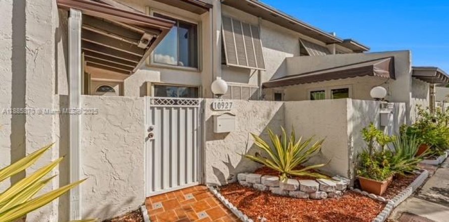 Таунхаус в Майами, Флорида 3 спальни, 126.81м2 № 1952264