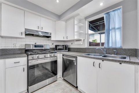 Купить таунхаус в Майами, Флорида 3 спальни, 126.81м2, № 1952264 - фото 15