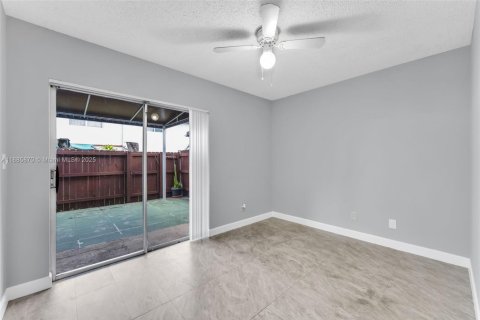 Купить таунхаус в Майами, Флорида 3 спальни, 126.81м2, № 1952264 - фото 17