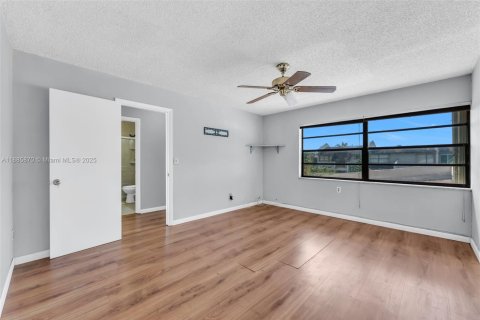 Купить таунхаус в Майами, Флорида 3 спальни, 126.81м2, № 1952264 - фото 22