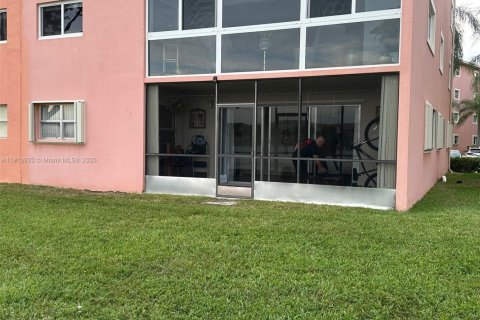 Copropriété à vendre à Pembroke Pines, Floride: 2 chambres, 142.42 m2 № 1968971 - photo 15