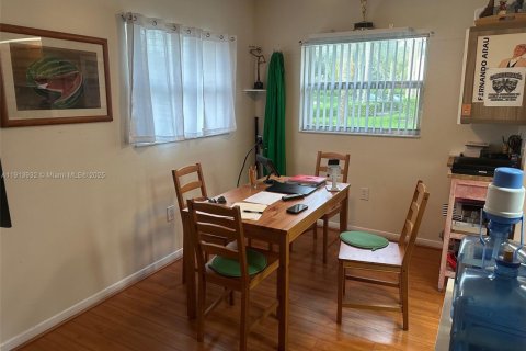 Copropriété à vendre à Pembroke Pines, Floride: 2 chambres, 142.42 m2 № 1968971 - photo 7