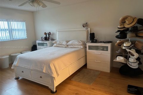 Copropriété à vendre à Pembroke Pines, Floride: 2 chambres, 142.42 m2 № 1968971 - photo 8