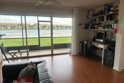 Copropriété à vendre à Pembroke Pines, Floride: 2 chambres, 142.42 m2 № 1968971 - photo 3