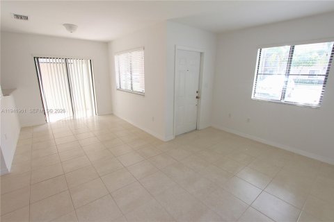 Condo in Cutler Bay, Florida, 3 bedrooms  № 1999752 - photo 4