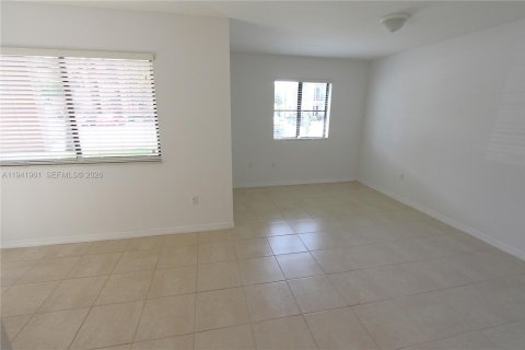 Condo in Cutler Bay, Florida, 3 bedrooms  № 1999752 - photo 2