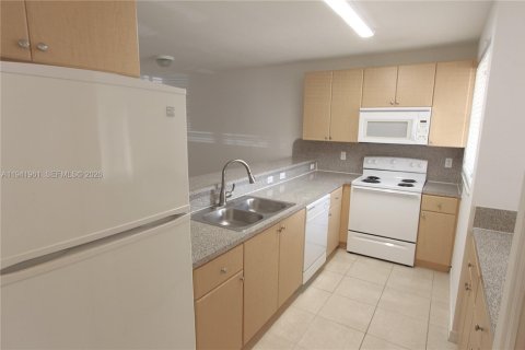 Condo in Cutler Bay, Florida, 3 bedrooms  № 1999752 - photo 9