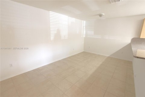Condo in Cutler Bay, Florida, 3 bedrooms  № 1999752 - photo 5