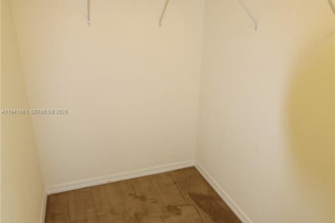 Condo in Cutler Bay, Florida, 3 bedrooms  № 1999752 - photo 16