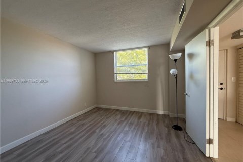 Condo in Boca Raton, Florida, 2 bedrooms  № 2024115 - photo 10