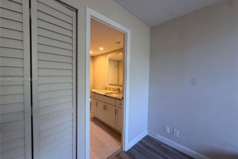Condo in Boca Raton, Florida, 2 bedrooms  № 2024115 - photo 11