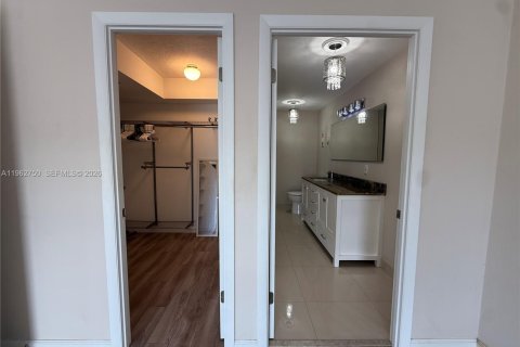 Condo in Boca Raton, Florida, 2 bedrooms  № 2024115 - photo 21