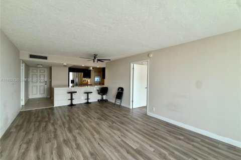 Condo in Boca Raton, Florida, 2 bedrooms  № 2024115 - photo 18