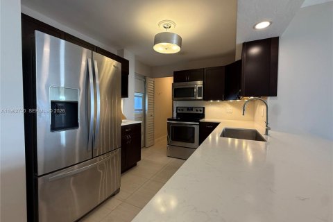 Condo in Boca Raton, Florida, 2 bedrooms  № 2024115 - photo 3