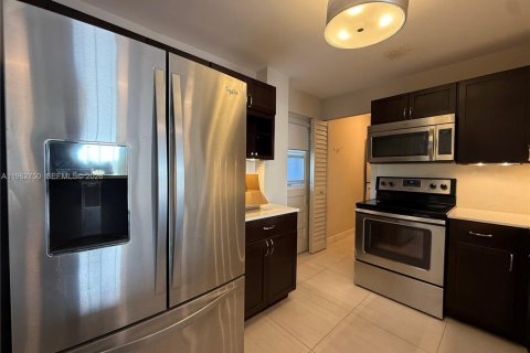 Condo in Boca Raton, Florida, 2 bedrooms  № 2024115 - photo 5