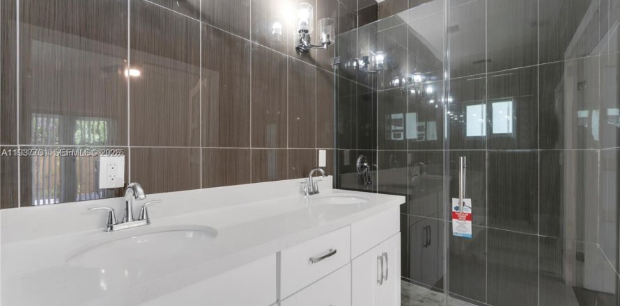 Casa en Deerfield Beach, Florida 4 dormitorios № 2058765