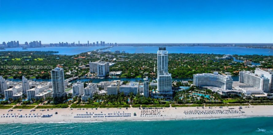 Studio à Condo à Miami Beach, Floride  № 2418010