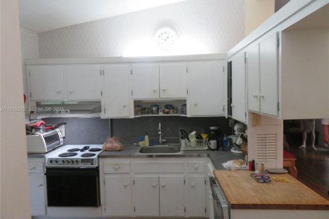 House in Pinecrest, Florida 3 bedrooms, 167.32 sq.m. № 1970729 - photo 11