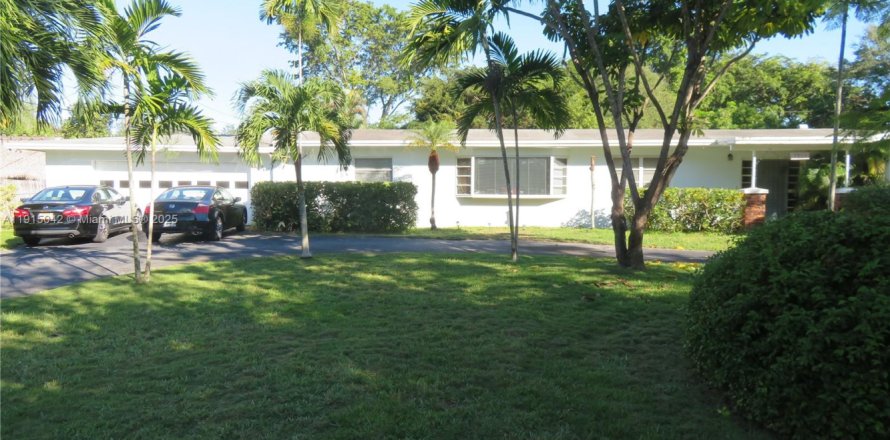 Casa en Pinecrest, Florida 3 dormitorios, 167.32 m2 № 1970729
