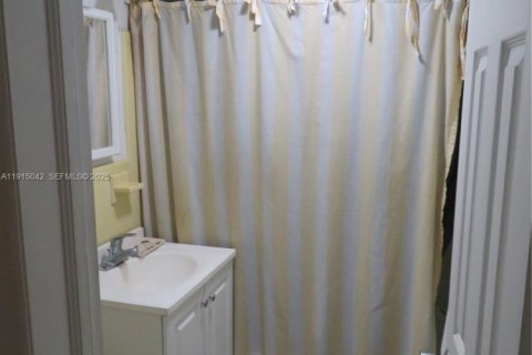 House in Pinecrest, Florida 3 bedrooms, 167.32 sq.m. № 1970729 - photo 16