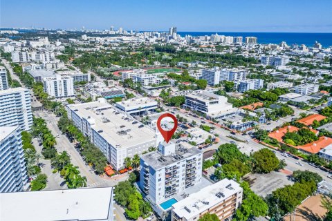 Condo in Miami Beach, Florida, 2 bedrooms № 2401306 - photo 27
