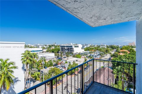 Condo in Miami Beach, Florida, 2 bedrooms № 2401306 - photo 13