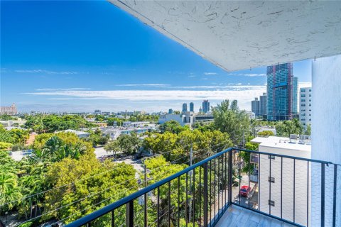 Condo in Miami Beach, Florida, 2 bedrooms № 2401306 - photo 4