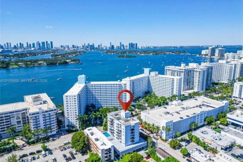 Condo in Miami Beach, Florida, 2 bedrooms № 2401306 - photo 25